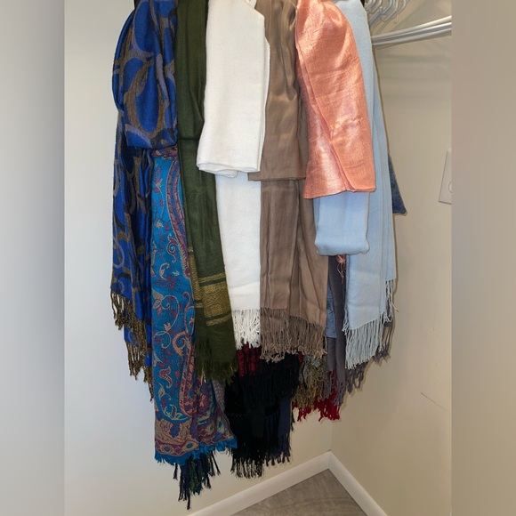 Colorful Assorted Scarves Bundle - lot of over 25 - Picture 2 of 7